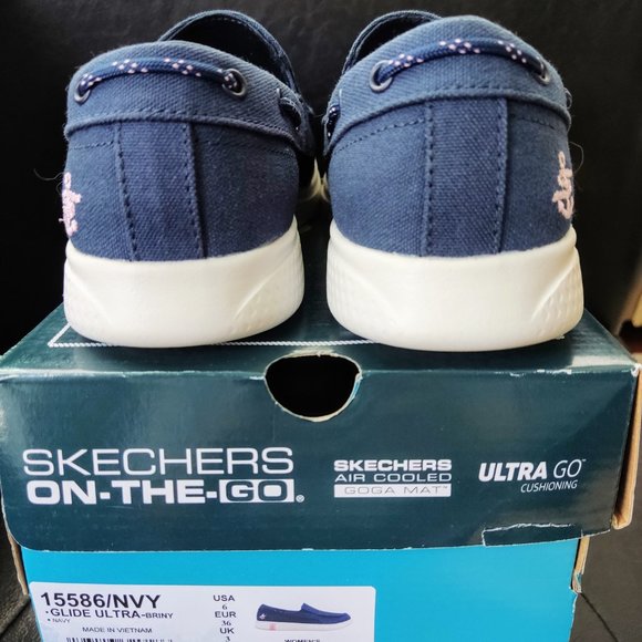 Skechers Women Size 6 Ultra Go Slip On Boat Shoes in Navy, BNIB - Picture 3 of 4